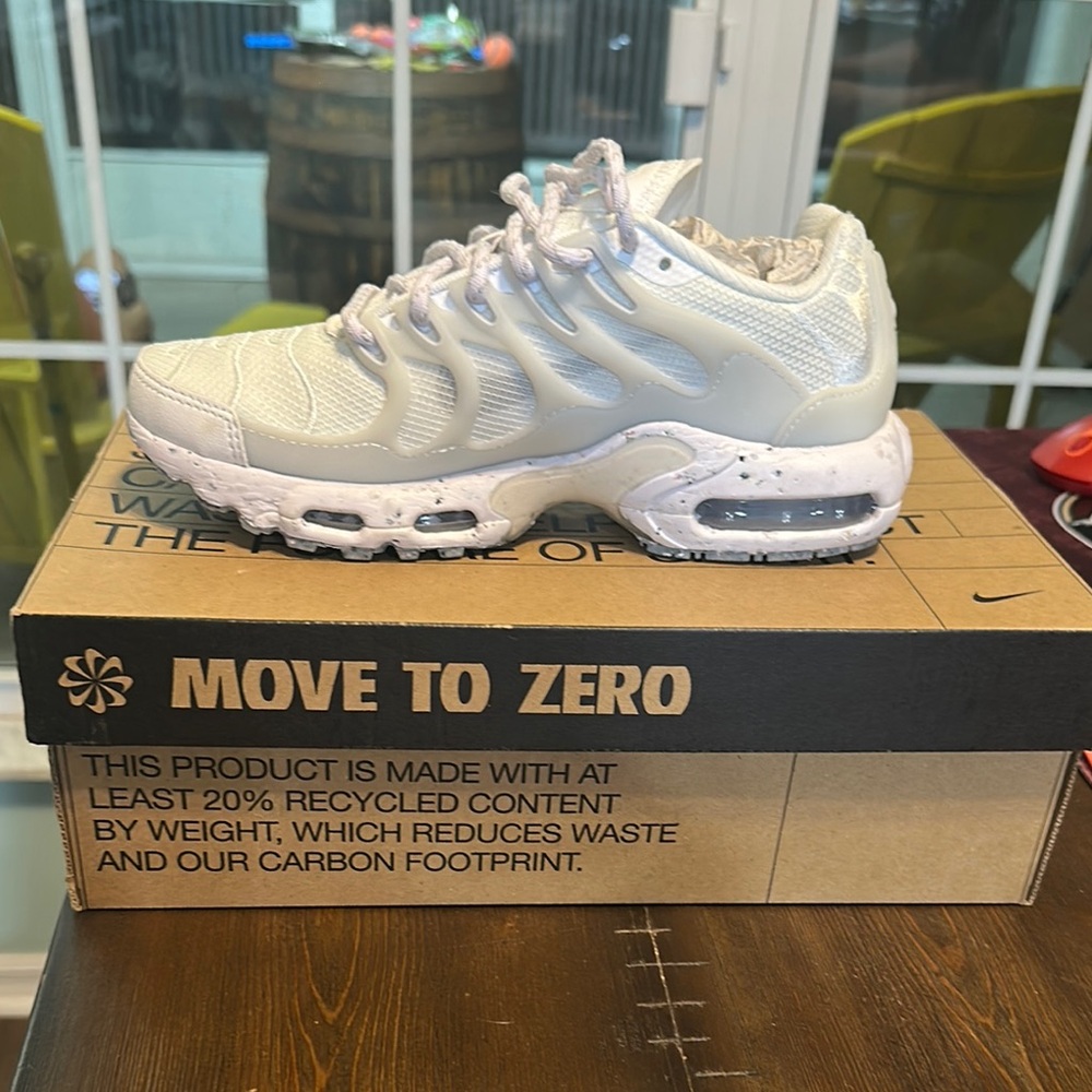 Nike Women's Athletic Shoes - White and Gray